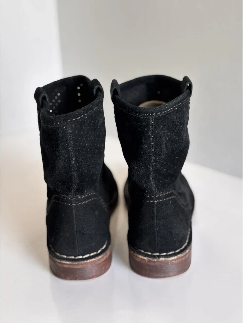 Clarks Somerset Cabaret Womens 8.5M Black Suede Pull On Ankle Perforated Booties